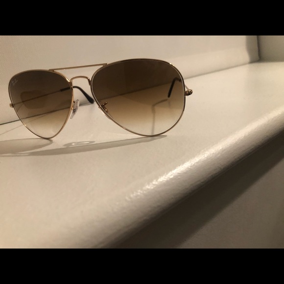 **SOLD** Ray-Ban Large Gradient Aviator Sunglasses - Picture 2 of 7